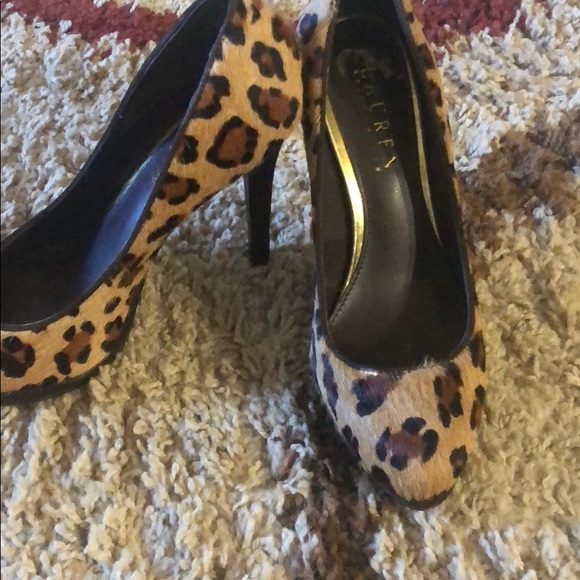 Leopard Faux Heels - Picture 2 of 6